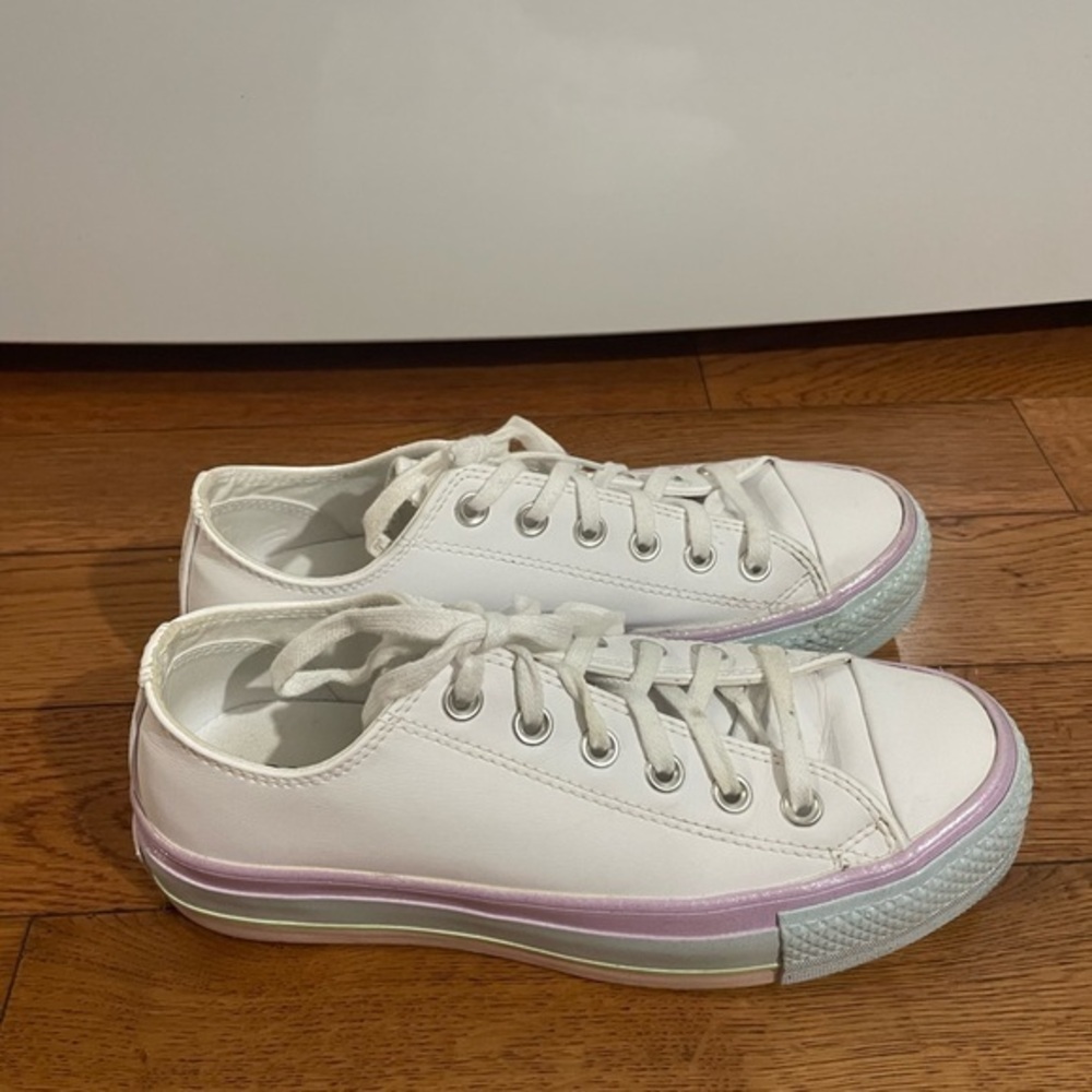 Converse Women's CTAS Lift OX sneaker Size 7.5